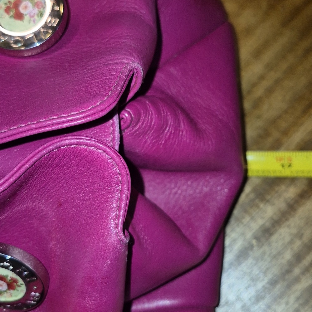 Bvlgari: Fushia Leather Twist Shoulder Bag.Very Nice Cond. L.14"xH.10"×D.9". - Picture 9 of 16